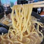 川出拉麺マウンテン - 麺リフト