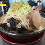 川出拉麺マウンテン - でーやまラーメン（麺200g・野菜中470g）