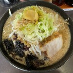 川出拉麺マウンテン - でーやまラーメン（麺200g・野菜中470g）