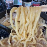 川出拉麺マウンテン - 麺リフト