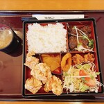 ファミリーレストラン こめや - 旦那が食べたのは唐揚げ弁当（税込1600円）