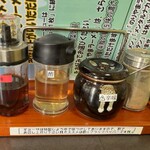 川出拉麺マウンテン - 卓上調味料