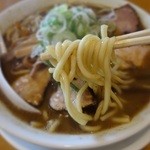 西中華そば店 - 麺は太目の丸ストレート