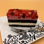 Lani Pua - いちごとブルーベリーのケーキ