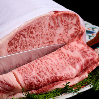厳しい目で厳選した上質な黒毛和牛や、旬の味覚