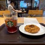 スターバックスコーヒー - 料理写真:■キャラメル オールドファッションドーナツ ¥282
ヒーティングしない (+0円)
■Short アイス ティー(ブラック) ¥405
グラスに変更 (+0円)