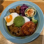 コナズ珈琲  - 料理写真:・アボカドハンバーグロコモコ～肉汁が溢れるハンバーグにあっさり醤油ベースのデミグラスソース