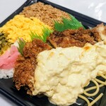 ファミリーマート - 料理写真:そぼろ&チキン南蛮弁当680円