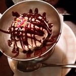 ステーキハウスニューテキサス - チョコソースがけアイスクリーム