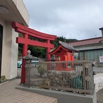 民宿 みなみ荘 - 鳥居が目をひきます
