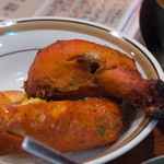 ネパール&インド料理 Manakamana - ＳＰランチのタンドリーチキン（向こう）とタンドリーブロウン（中）、シシカバブ（手前）