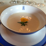 トゥールダルジャン 東京 - ホワイトアスパラガスの冷製スープ