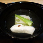 椀物はあぶらめとよもぎ麩