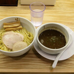 らぁ麺 はやし田 - 濃厚魚介豚骨つけ麺950円、クーポン味玉