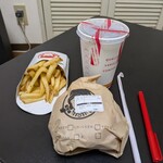ファーストキッチン - 料理写真:ウェンディーズバーガーUSAダブルセット ポテトL変更(1550円)