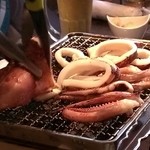 炭焼おっけい - 自分でロースターで焼いて切るよ。