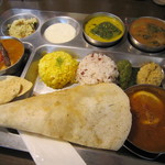 南インド家庭料理 カルナータカー - Aランチと、レモンラッサム（右端のカトリ）