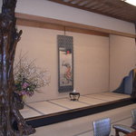 つきじ治作 - 百日紅の百年の古木の床の間