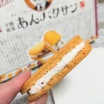 柳月 - 料理写真:さっくりしっとりほんのりお塩がきいたサブレに餡バターがサンドされていて美味しい~♬