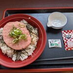 すき家 - 料理写真:まぐろたたき丼(並)690円