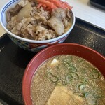 吉野家 - 料理写真:盛り付けるとただの牛丼に見えますね