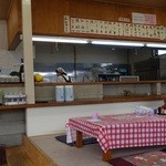 わかな - 大衆食堂的な店内。