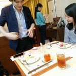 パークストリート - マジシャン神谷立法氏のテーブルマジック！メッチャ面白い☆