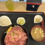 ことぶき亭 - 天然めばちまぐろ中とろ丼【ライス大盛り】