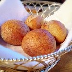 万平ホテル メインダイニングルーム - 小麦全粒粉、ライ麦パン