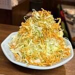餃子と瓶 - ベビスタキャベツ。山盛りでご提供します。