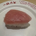 スシロー - 料理写真:ちっちゃいけど脂が美味しい大トロ1巻110円税込！