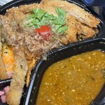 ドラマチックカリー ゴールデン中崎 - カツ乗せ！ドラマチックあいがけカリー