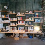 月花舎 - 店内