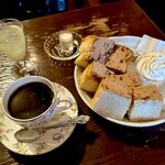 高山珈琲 - ブレンドコーヒー（メール）700円＋シナモン・トースト750円