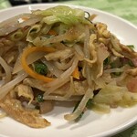肴屋ぱんだ亭 - 野菜の他にランチョンミートも入っています♪