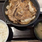 吉野家 - 料理写真:牛鉄板スタミナ焼肉