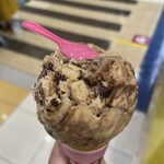 サーティワンアイスクリーム - 料理写真:シングル レギュラー コーンで ジャモカアーモンドファッジ
