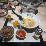 牛刺しと焼肉 仔虎 - 