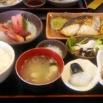 めのじや - Aセット1 焼魚[さわら]と刺身 1,400円♪
