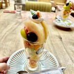 たかすか - 桃パフェサイドビュー