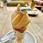たかすか - 桃パフェ後ろビュー