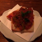 Bar Tiare - お通し:オリーブのトマトソースのトースト
