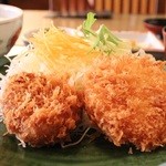 千石 - 特選ヒレかつとカニクリームコロッケ定食 850円。