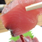 愛南 市場食堂 - 血の筋見たいな物がありますね。