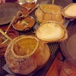 mustard - ココナツの器にカレー