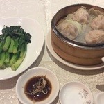 Dragon-i Peking Duck Pavillion Kuala Lumpur - 青菜炒めと小籠包