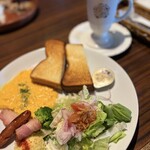 びっくりドンキー - 料理写真:ドンキースペシャルブレックファスト(スクランブルエッグ)¥910-