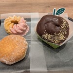 ミスタードーナツ - 料理写真:エンゼルクリーム187円、ストロベリーカスタードフレンチ187円、ミセスドーナツチョコ&カスタード330円