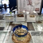 菓子庵 石川 - お茶を飲みながら試食しました…さらに悩む