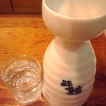 Yakitori Santarou - 日本酒大徳利 ８１０円(税込)(２０１５年５月４日撮影)